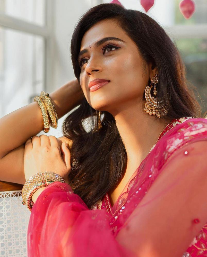 ramya-pandian-latest-hot-photos